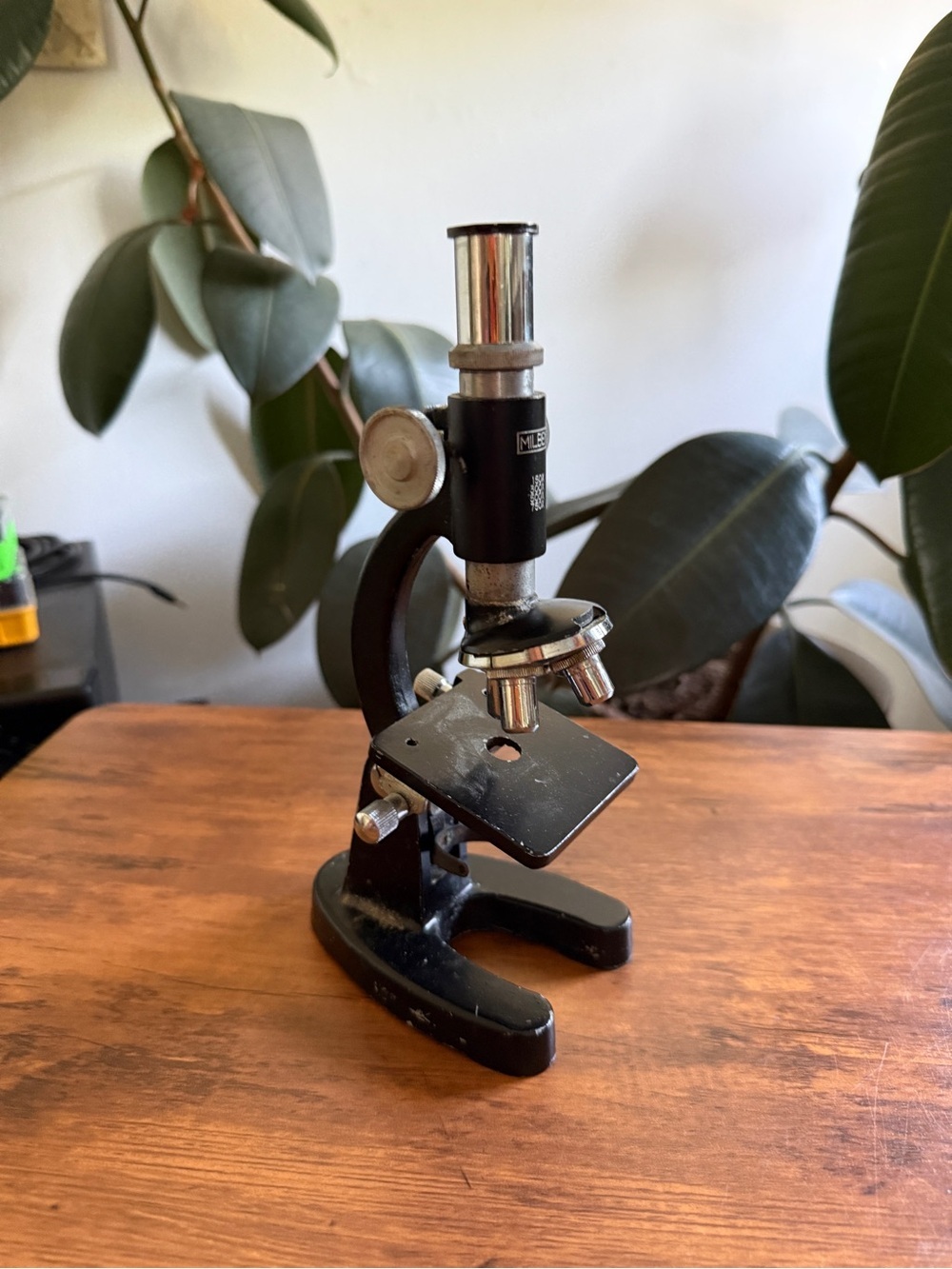 Vintage Black Student Microscope MILBEN 150-750X